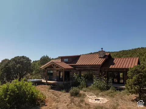 7815 W Peaches Ln, Mount Carmel, UT 84755