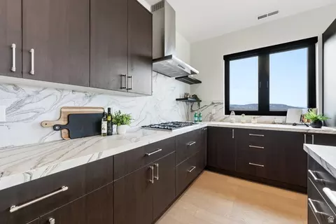 Kitchen - 10640 N Reflection Rdg #R6, Hideout, UT 84036 photo 3 of 4