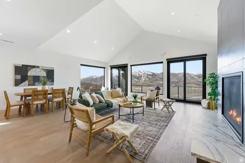 Living - 10640 N Reflection Rdg #R6, Hideout, UT 84036 photo 2 of 6