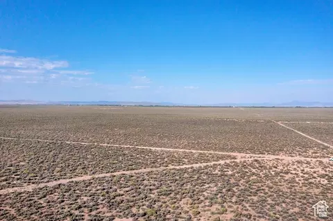 984 W 5450 N #14, Newcastle, UT 84756