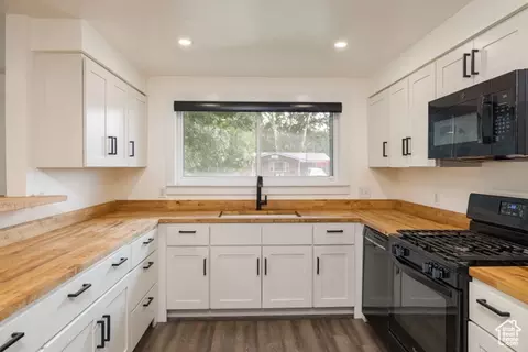 Kitchen - 276 Opal Ave, Moab, UT 84532 photo 4 of 5