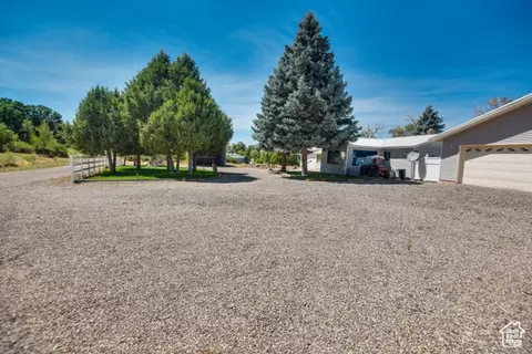 Exterior - 2373 E 190 Navajo Trl N, Beaver, UT 84713 photo 3 of 10
