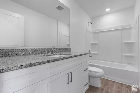 Bath - 7272 Bald Eagle Way N, Eagle Mountain, UT 84005 photo 4 of 4