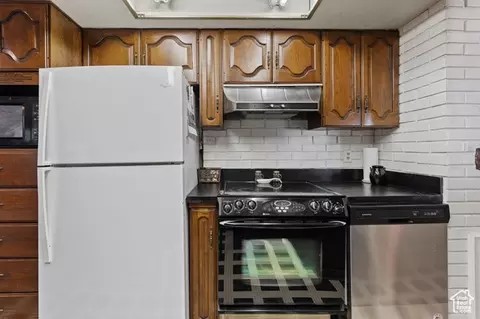 Kitchen - 40 S 100 E, Fillmore, UT 84631 photo 4 of 4