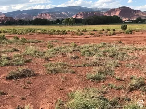 250 S River View Rd E, Torrey, UT 84775 photo 7