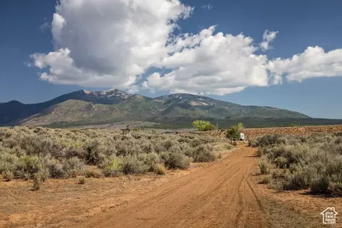 112 S Cottontail Ave, La Sal, UT 84530