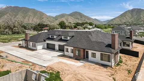 Exterior - 1631 W Century Ln #B, Mapleton, UT 84664 photo 5 of 6