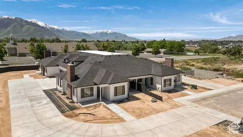 Exterior - 1631 W Century Ln #B, Mapleton, UT 84664 photo 3 of 6