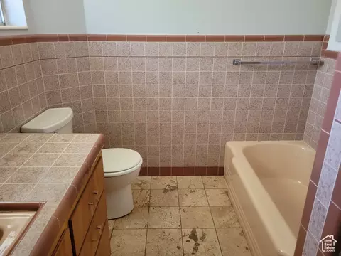 Bath - 360 W 200 N, Logan, UT 84321 photo 2 of 3
