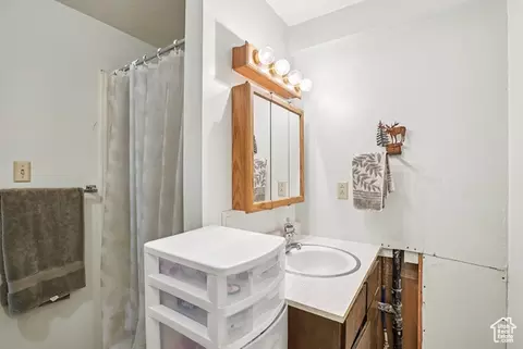 Bath - 5518 E Ashley Dr, Oakley, UT 84055 photo 2 of 3