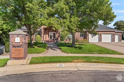 960 E Par Three Cir, Fruit Heights, UT 84037
