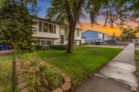 5745 W Lodestone Ave S, Kearns, UT 84118