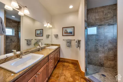 Bath - 57 E Center St #1, Moab, UT 84532 photo 1 of 3