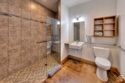 Bath - 57 E Center St #2, Moab, UT 84532 photo 2 of 3