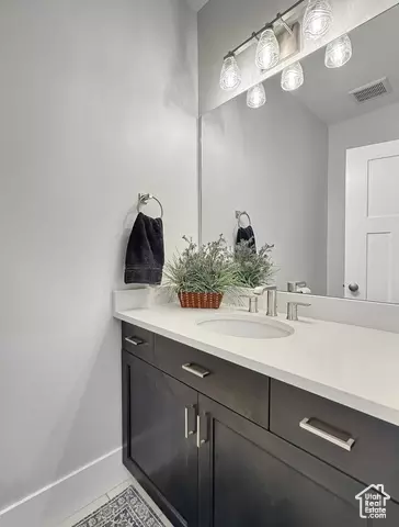 Bath - 822 E Mountain Rd, North Ogden, UT 84414 photo 4 of 8