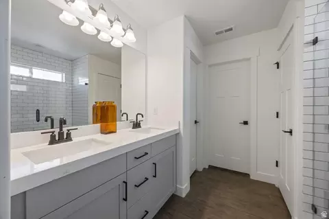 Bath - 4695 E Breezy Patch Rd, Eagle Mountain, UT 84005 photo 5 of 8