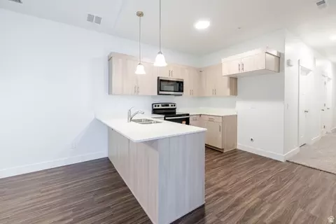 Kitchen - 709 W 4500 S #N302, Mapleton, UT 84664 photo 2 of 3