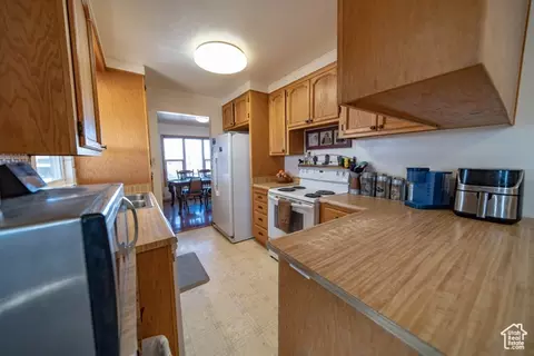 Kitchen - 4065 N Upper Mill Rd, Elmo, UT 84521 photo 2 of 3