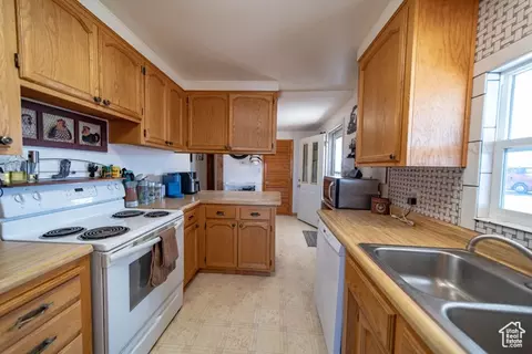 Kitchen - 4065 N Upper Mill Rd, Elmo, UT 84521 photo 3 of 3