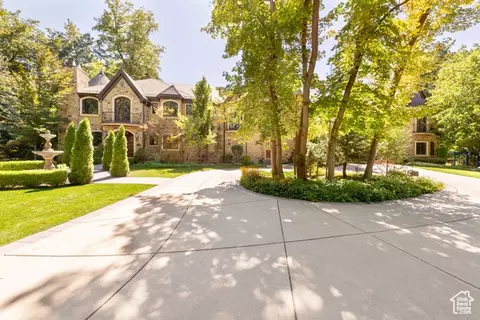 Exterior - 2318 E Walker Ln, Holladay, UT 84117 photo 6 of 15