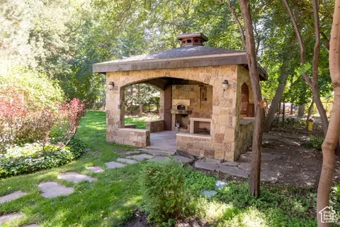 Exterior - 2318 E Walker Ln, Holladay, UT 84117 photo 9 of 15