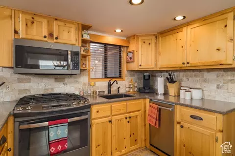 Kitchen - 10 Pioneer Dr, Moab, UT 84532 photo 3 of 5