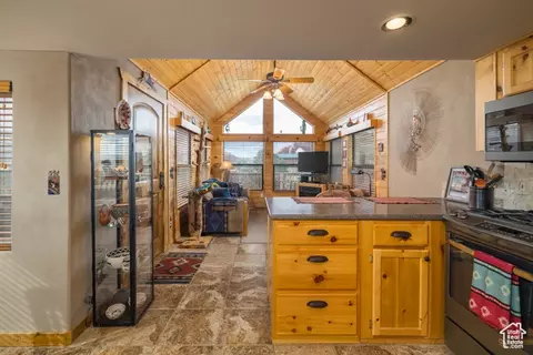 Kitchen - 10 Pioneer Dr, Moab, UT 84532 photo 4 of 5