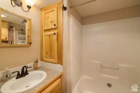 Bath - 10 Pioneer Dr, Moab, UT 84532 photo 1 of 1