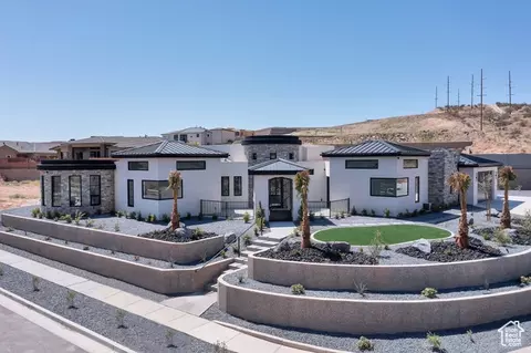 3967 N Hillside Way, Santa Clara, UT 84765