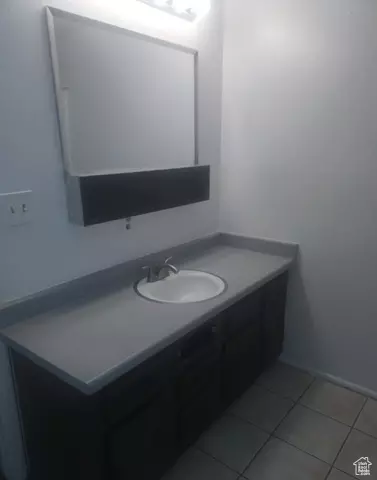Bath - 590 Pilot St, Wendover, UT 84083 photo 3 of 3