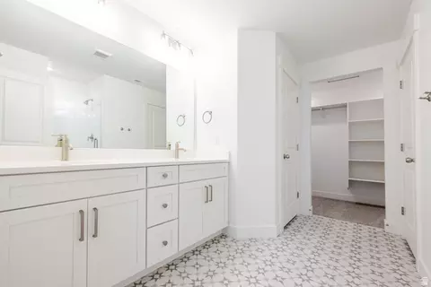 Bath - 4741 S Olive Ave #406, Mapleton, UT 84664 photo 1 of 2