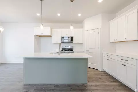 Kitchen - 4769 S Olive Ave #411, Mapleton, UT 84664 photo 4 of 4