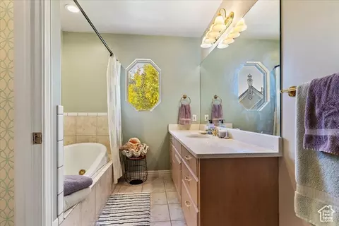 Bath - 2136 N 2800 E, Layton, UT 84040 photo 3 of 4