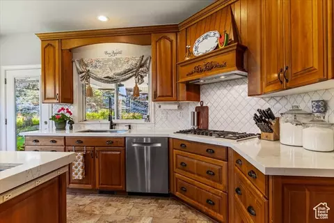 Kitchen - 2136 N 2800 E, Layton, UT 84040 photo 3 of 5
