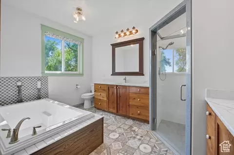 Bath - 164 E 200 S, Hyde Park, UT 84318 photo 1 of 5