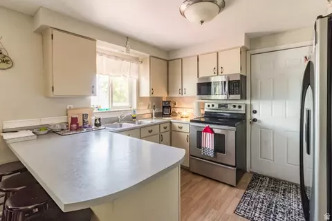 Kitchen - 1801 E 4500 S, Naples, UT 84078 photo 1 of 3