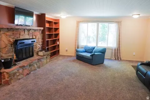 Living - 324 Stringtown Rd, Georgetown, ID 83239 photo 5 of 8