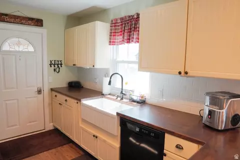 Kitchen - 324 Stringtown Rd, Georgetown, ID 83239 photo 2 of 2