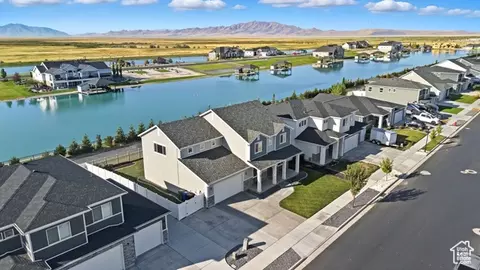 1651 W White Pine Dr, Syracuse, UT 84075