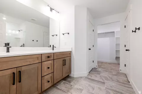 Bath - 4809 S Olive Ave #417, Mapleton, UT 84664 photo 1 of 2