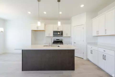 Kitchen - 4720 S Heartwood Rd #438, Mapleton, UT 84664 photo 4 of 4