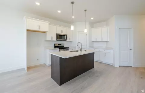 Kitchen - 4720 S Heartwood Rd #438, Mapleton, UT 84664 photo 3 of 4