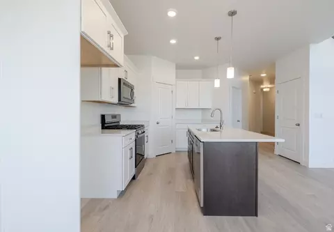 Kitchen - 4720 S Heartwood Rd #438, Mapleton, UT 84664 photo 2 of 4