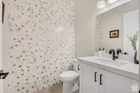Bath - 1366 N 750 E, Orem, UT 84097 photo 1 of 8