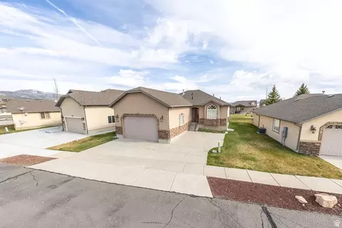 2034 S Cottage Ln, Garden City, UT 84028
