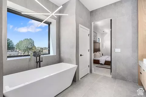 Bath - 713 E 1450 N #23, Orem, UT 84097 photo 2 of 4