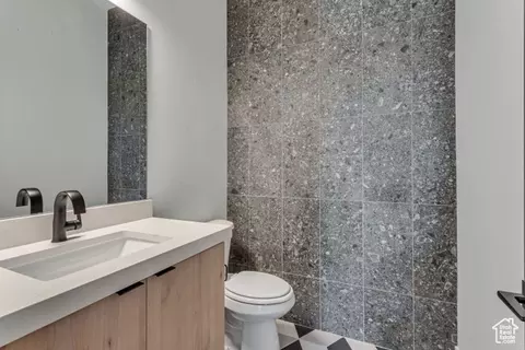 Bath - 733 E 1450 N #5, Orem, UT 84097 photo 3 of 4