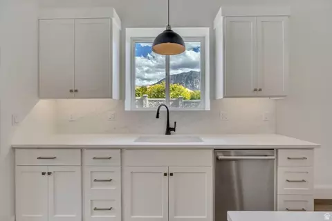 Kitchen - 713 E 1500 N #19, Orem, UT 84097 photo 3 of 5