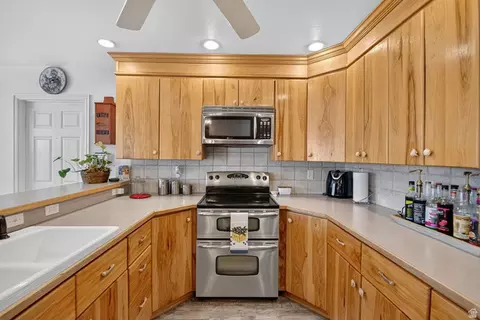 Kitchen - 170 E 400 N, Mount Pleasant, UT 84647 photo 3 of 4