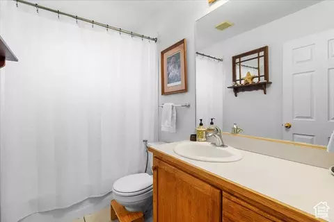 Bath - 170 E 400 N, Mount Pleasant, UT 84647 photo 2 of 3